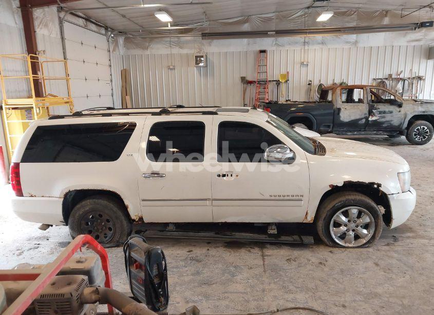 Photo 13 of 2010 Chevrolet Suburban 1500 LTZ (VIN 1GNUKKE35AR173513)