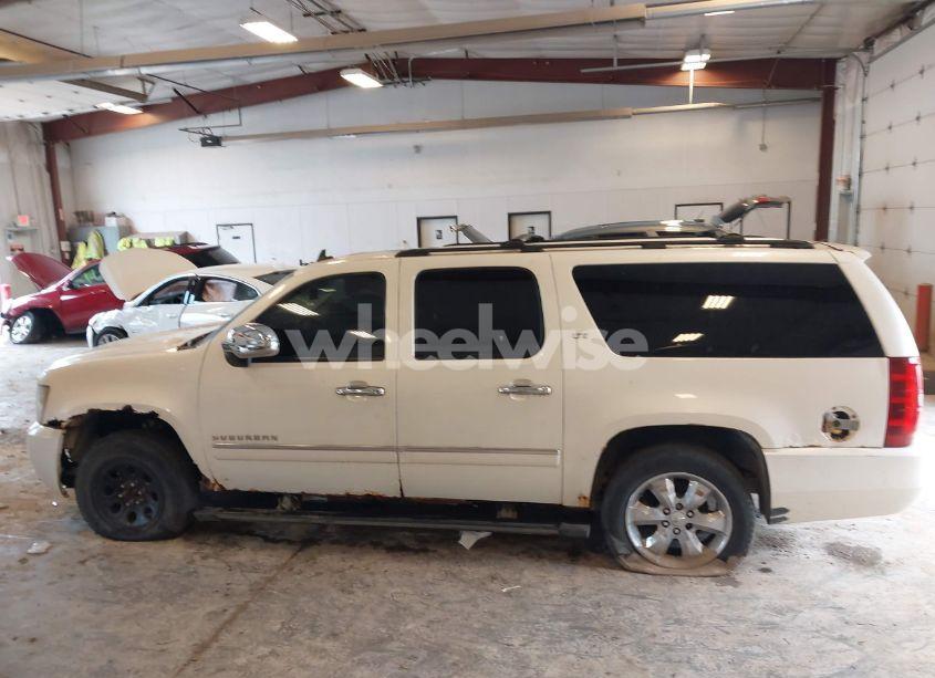Photo 14 of 2010 Chevrolet Suburban 1500 LTZ (VIN 1GNUKKE35AR173513)