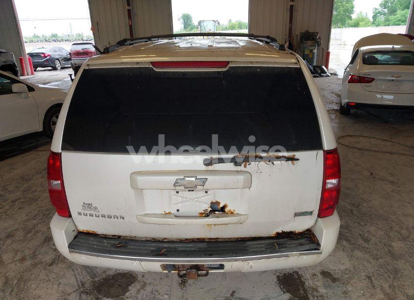 Photo 16 of 2010 Chevrolet Suburban 1500 LTZ (VIN 1GNUKKE35AR173513)