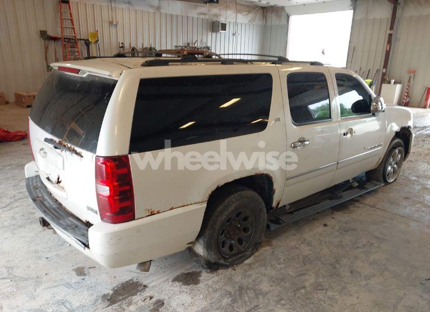 Photo 4 of 2010 Chevrolet Suburban 1500 LTZ (VIN 1GNUKKE35AR173513)