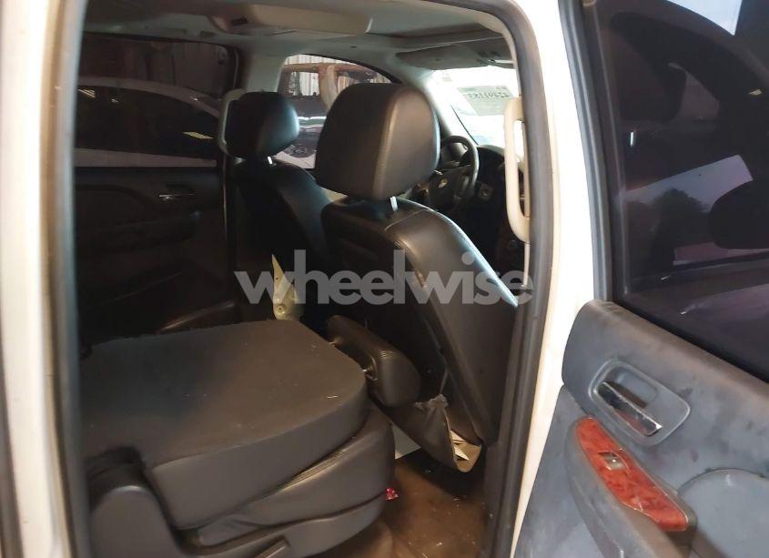 Photo 8 of 2010 Chevrolet Suburban 1500 LTZ (VIN 1GNUKKE35AR173513)