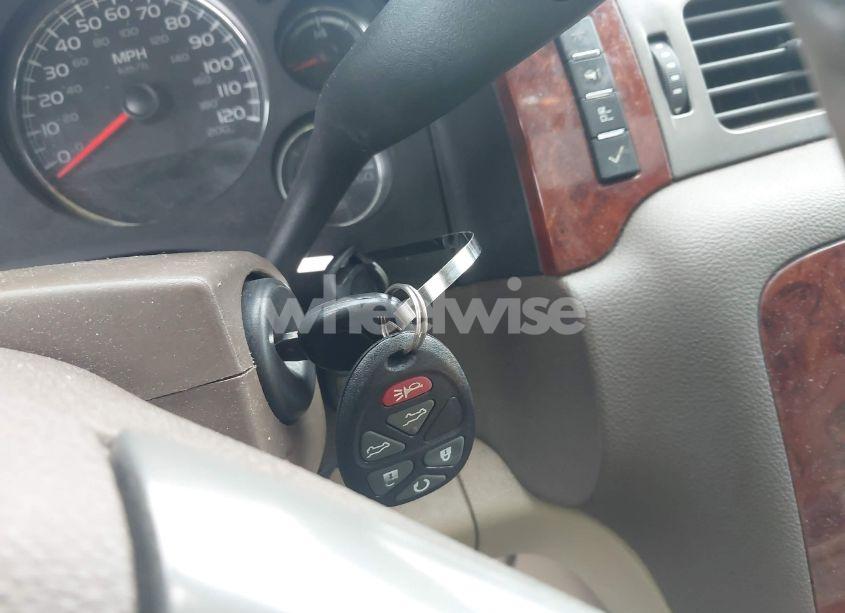 Photo 11 of 2010 Chevrolet Suburban 1500 LTZ (VIN 1GNUKKE35AR273482)