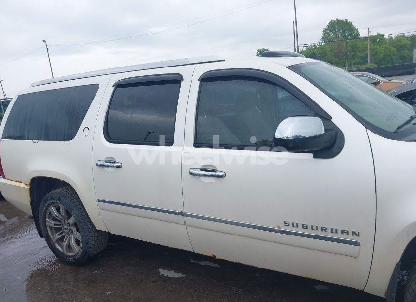 Photo 13 of 2010 Chevrolet Suburban 1500 LTZ (VIN 1GNUKKE35AR273482)