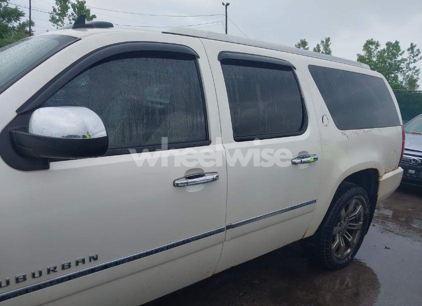Photo 14 of 2010 Chevrolet Suburban 1500 LTZ (VIN 1GNUKKE35AR273482)