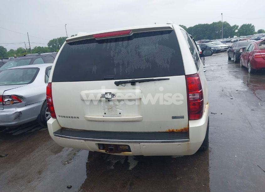 Photo 16 of 2010 Chevrolet Suburban 1500 LTZ (VIN 1GNUKKE35AR273482)