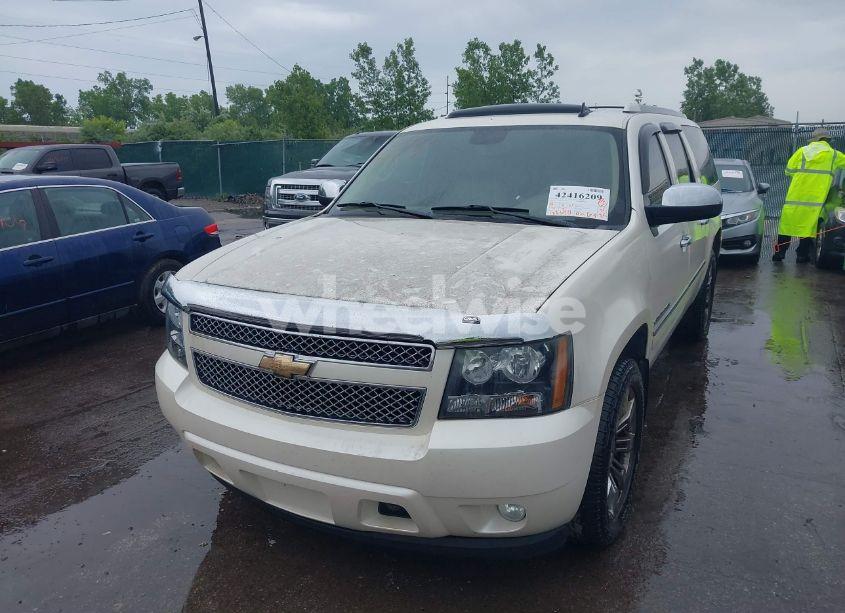 Photo 6 of 2010 Chevrolet Suburban 1500 LTZ (VIN 1GNUKKE35AR273482)
