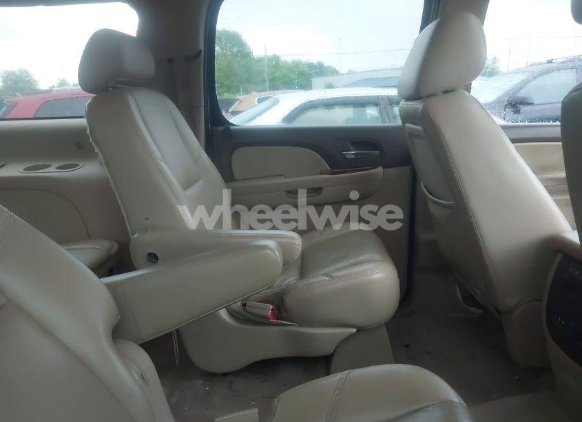 Photo 8 of 2010 Chevrolet Suburban 1500 LTZ (VIN 1GNUKKE35AR273482)