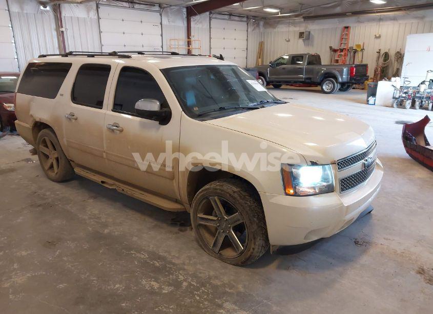 2010 Chevrolet Suburban 1500 LTZ (VIN 1GNUKKE36AR101994) main photo