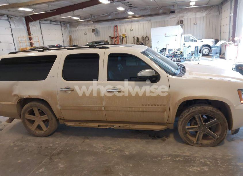 Photo 13 of 2010 Chevrolet Suburban 1500 LTZ (VIN 1GNUKKE36AR101994)