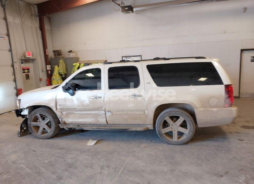 Photo 14 of 2010 Chevrolet Suburban 1500 LTZ (VIN 1GNUKKE36AR101994)