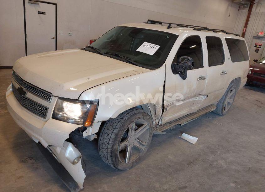 Photo 2 of 2010 Chevrolet Suburban 1500 LTZ (VIN 1GNUKKE36AR101994)