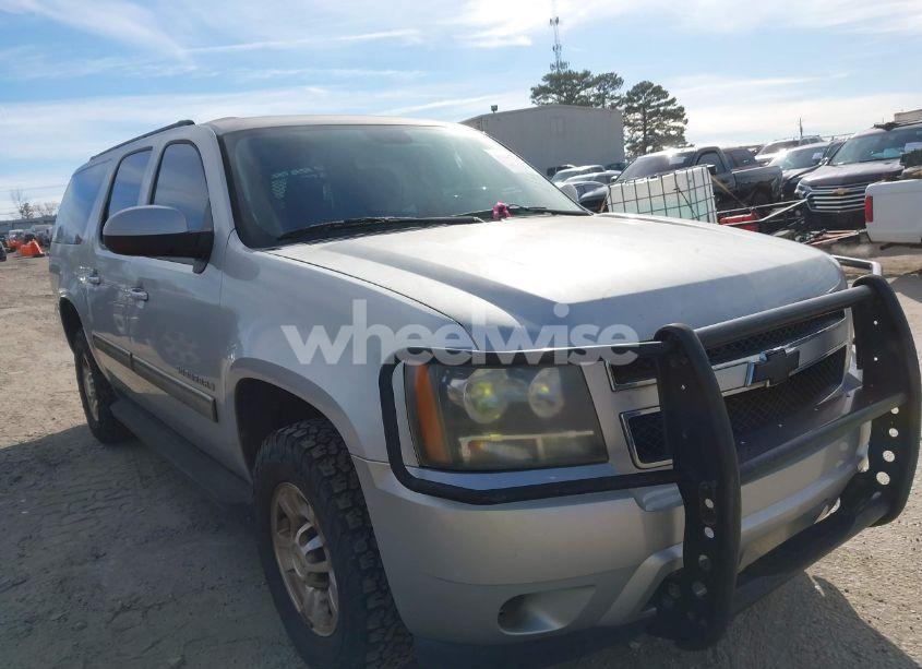 2011 Chevrolet Suburban 2500 LS (VIN 1GNWKLEG1BR365577) main photo