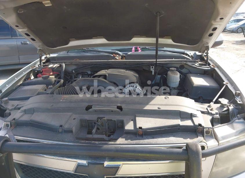 Photo 10 of 2011 Chevrolet Suburban 2500 LS (VIN 1GNWKLEG1BR365577)