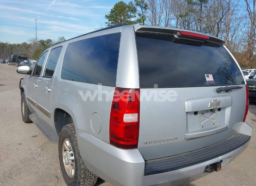 Photo 3 of 2011 Chevrolet Suburban 2500 LS (VIN 1GNWKLEG1BR365577)