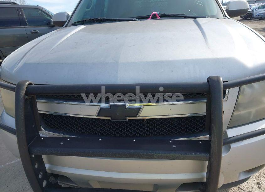 Photo 6 of 2011 Chevrolet Suburban 2500 LS (VIN 1GNWKLEG1BR365577)