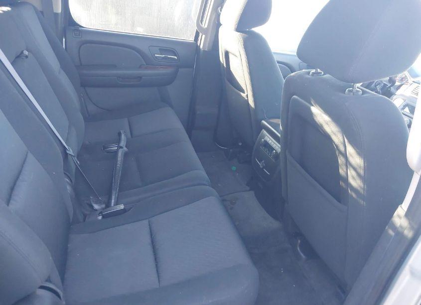 Photo 8 of 2011 Chevrolet Suburban 2500 LS (VIN 1GNWKLEG5BR375027)