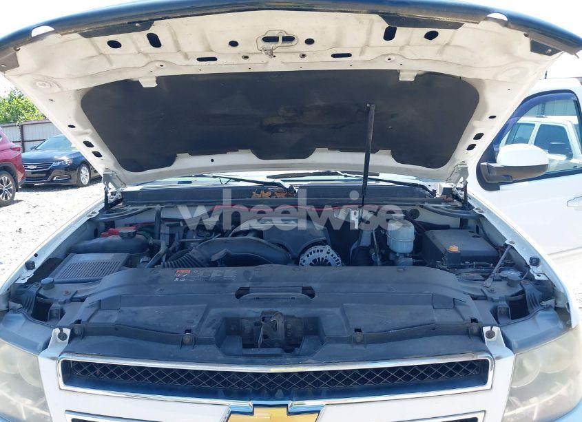 Photo 10 of 2011 Chevrolet Suburban 2500 LT1 (VIN 1GNWKMEG3BR250386)