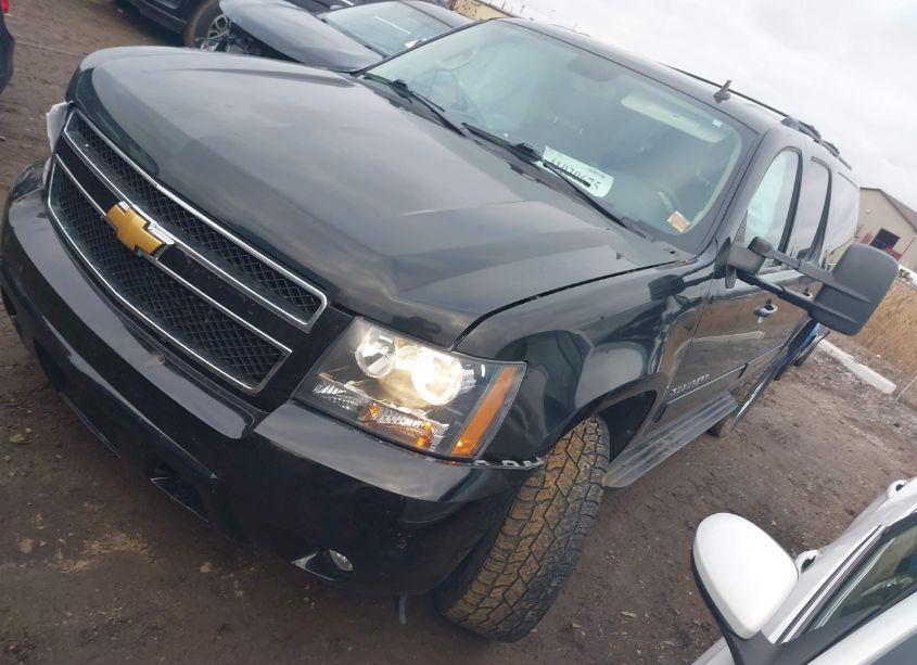 Photo 2 of 2012 Chevrolet Suburban 2500 LT (VIN 1GNWKMEGXCR232792)