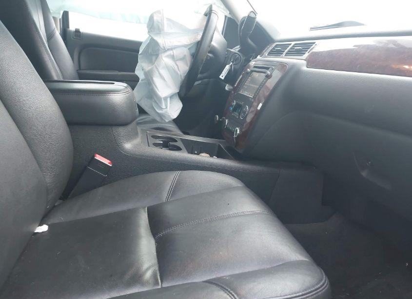 Photo 5 of 2012 Chevrolet Suburban 2500 LT (VIN 1GNWKMEGXCR232792)