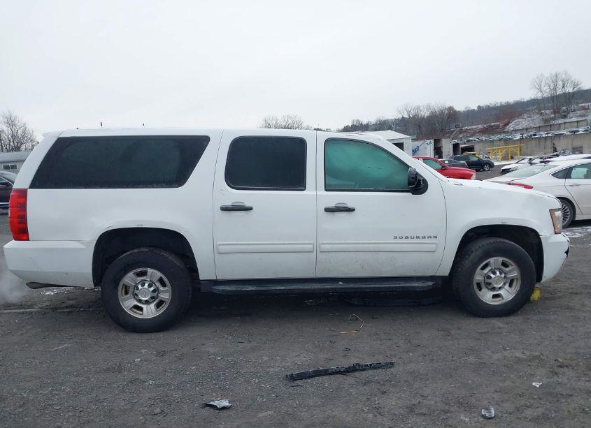 Photo 13 of 2010 Chevrolet Suburban 2500 LS (VIN 1GNZKLEG7AR157439)