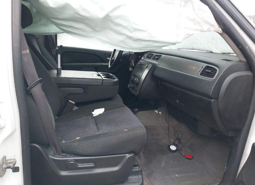 Photo 5 of 2010 Chevrolet Suburban 2500 LS (VIN 1GNZKLEG7AR157439)