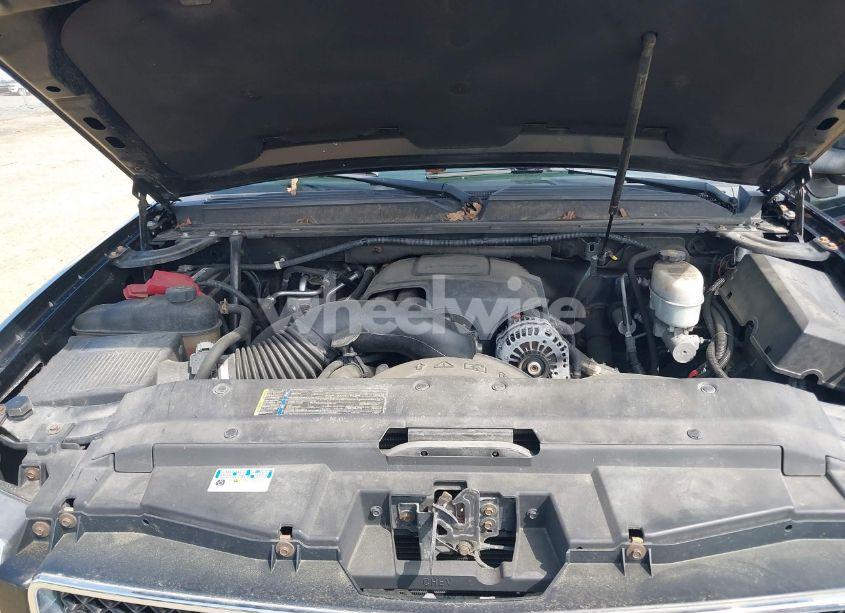 Photo 10 of 2010 Chevrolet Suburban 2500 LS (VIN 1GNZKLEG7AR271831)