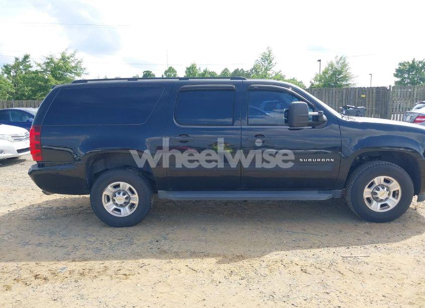 Photo 13 of 2010 Chevrolet Suburban 2500 LS (VIN 1GNZKLEG7AR271831)