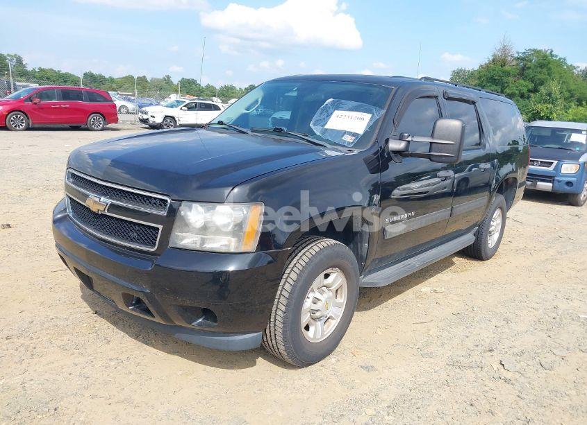 Photo 2 of 2010 Chevrolet Suburban 2500 LS (VIN 1GNZKLEG7AR271831)