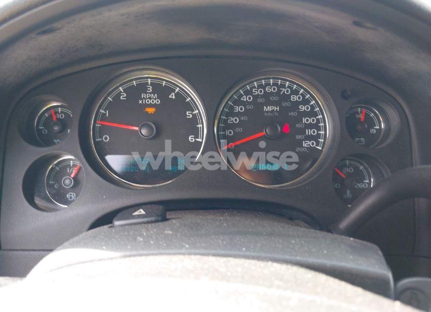 Photo 7 of 2010 Chevrolet Suburban 2500 LS (VIN 1GNZKLEG7AR271831)