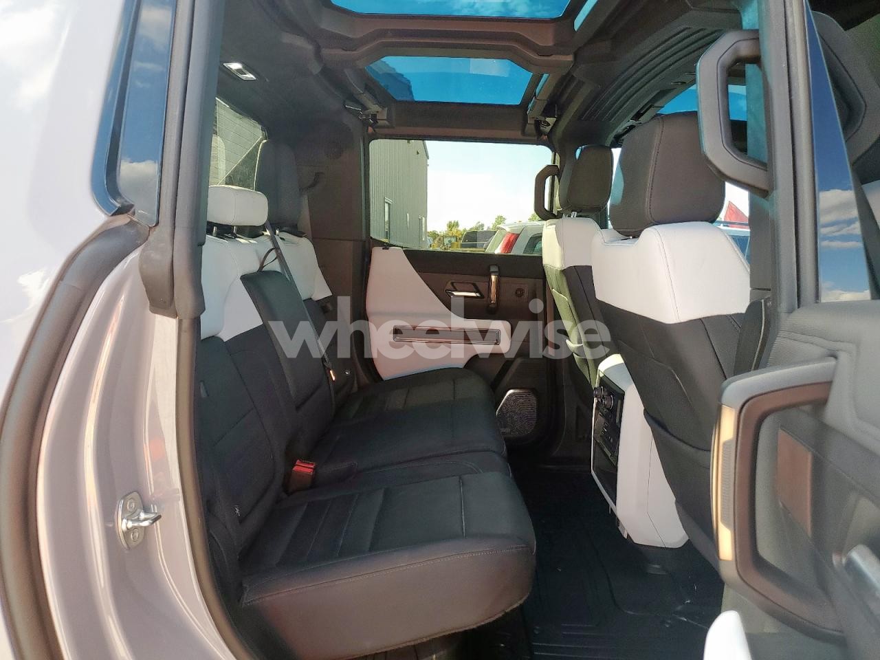 Photo 10 of 2024 GMC HUMMER PICKUP 2X (VIN 1GT10BDD0RU110128)