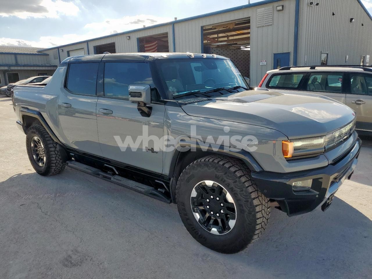 Photo 4 of 2024 GMC HUMMER PICKUP 2X (VIN 1GT10BDD0RU110128)