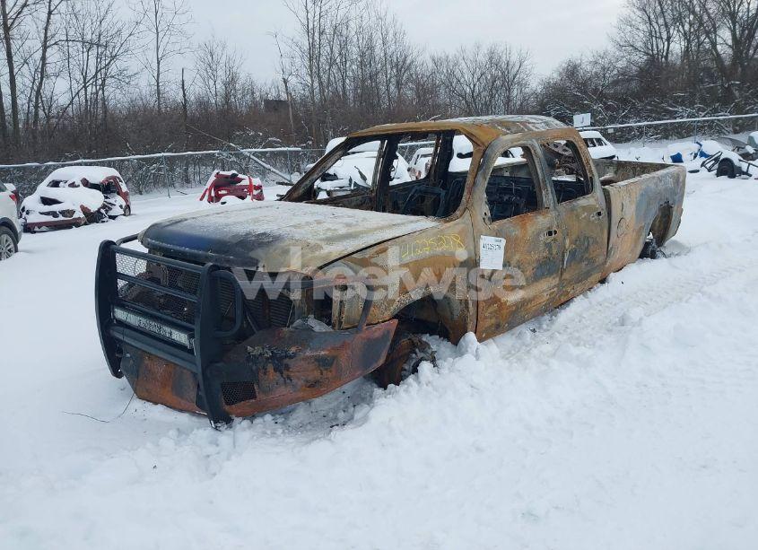 Photo 2 of 2013 Gmc Sierra 2500HD SLE (VIN 1GT120C84DF144699)