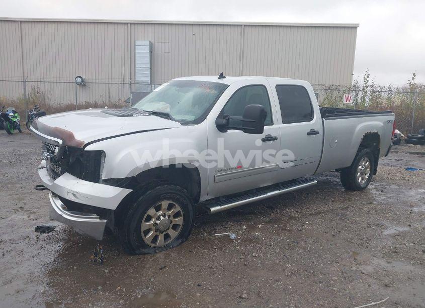 Photo 2 of 2013 Gmc Sierra 2500HD SLE (VIN 1GT120CG2DF231749)