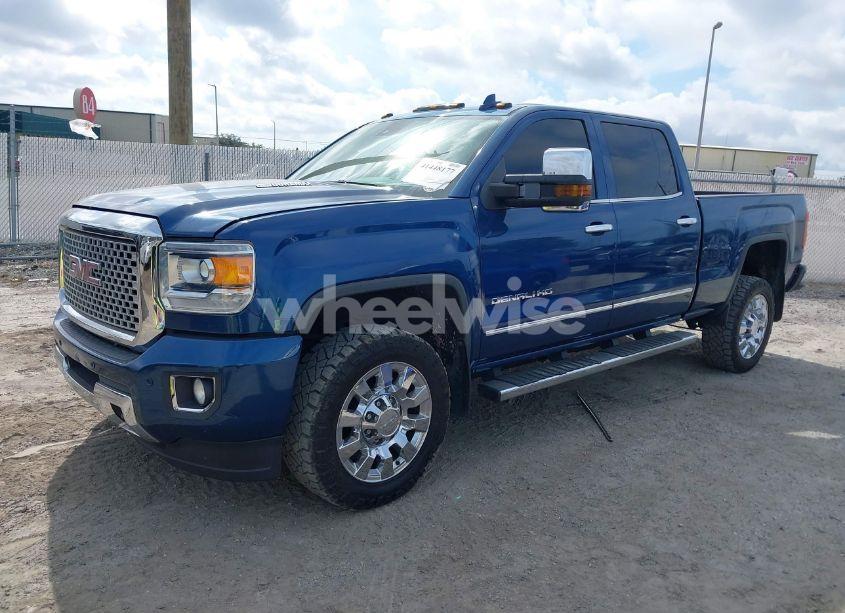 Photo 2 of 2015 Gmc Sierra 2500HD DENALI (VIN 1GT120E83FF650086)