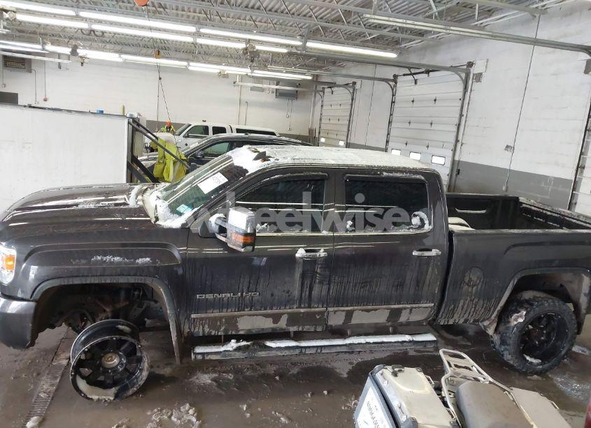 Photo 14 of 2015 Gmc Sierra 2500HD DENALI (VIN 1GT120E84FF535352)