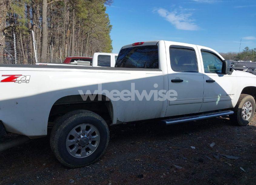 Photo 12 of 2011 Gmc Sierra 2500HD SLE (VIN 1GT120E85BF203852)