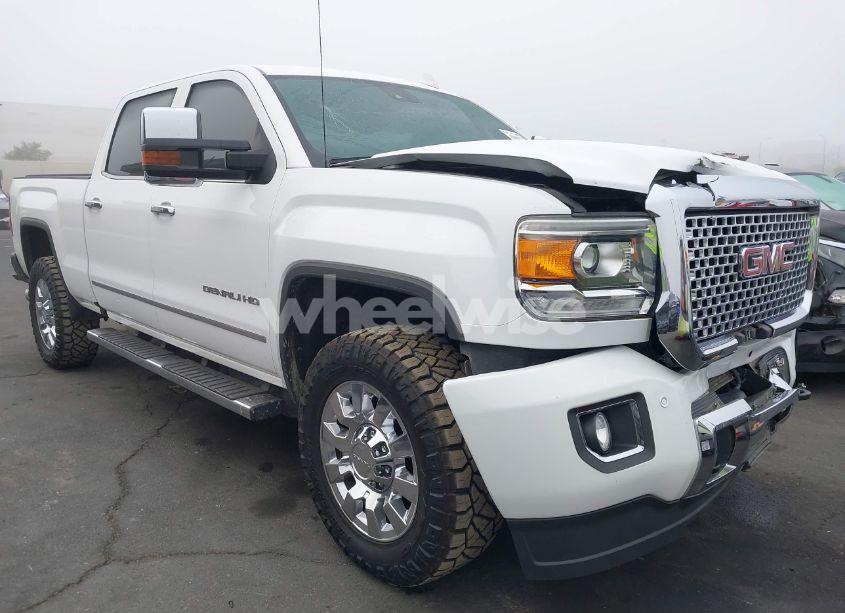 2015 Gmc Sierra 2500HD DENALI (VIN 1GT120E85FF681680) main photo
