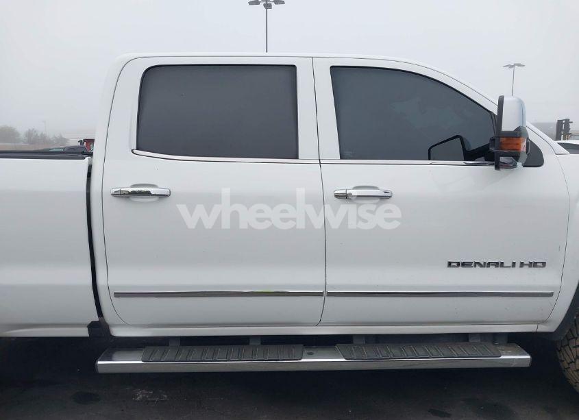 Photo 13 of 2015 Gmc Sierra 2500HD DENALI (VIN 1GT120E85FF681680)