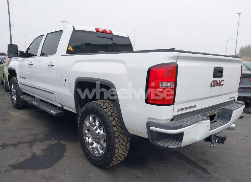 Photo 3 of 2015 Gmc Sierra 2500HD DENALI (VIN 1GT120E85FF681680)