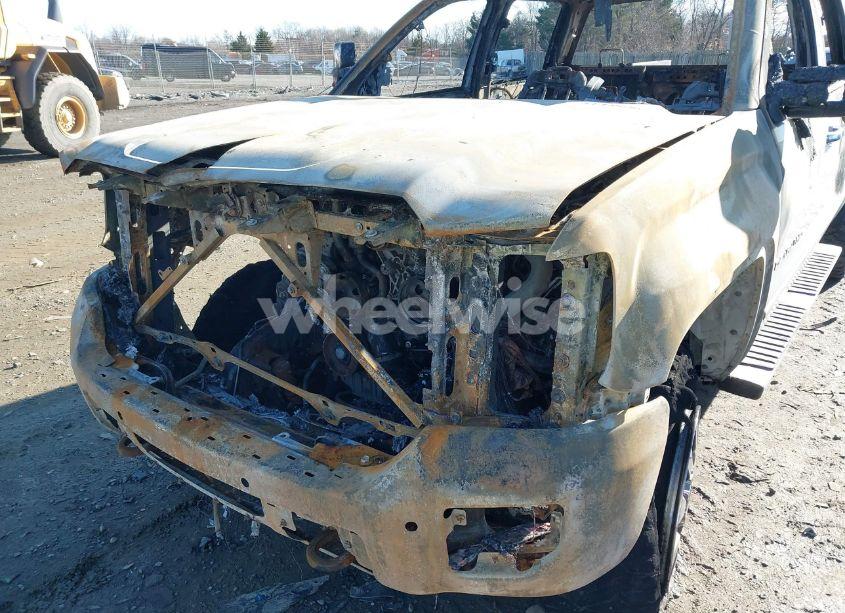 Photo 6 of 2015 Gmc Sierra 2500HD DENALI (VIN 1GT120E8XFF600771)