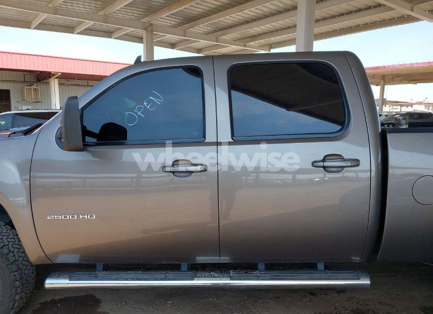 Photo 14 of 2014 Gmc Sierra 2500HD SLT (VIN 1GT121E85EF136406)