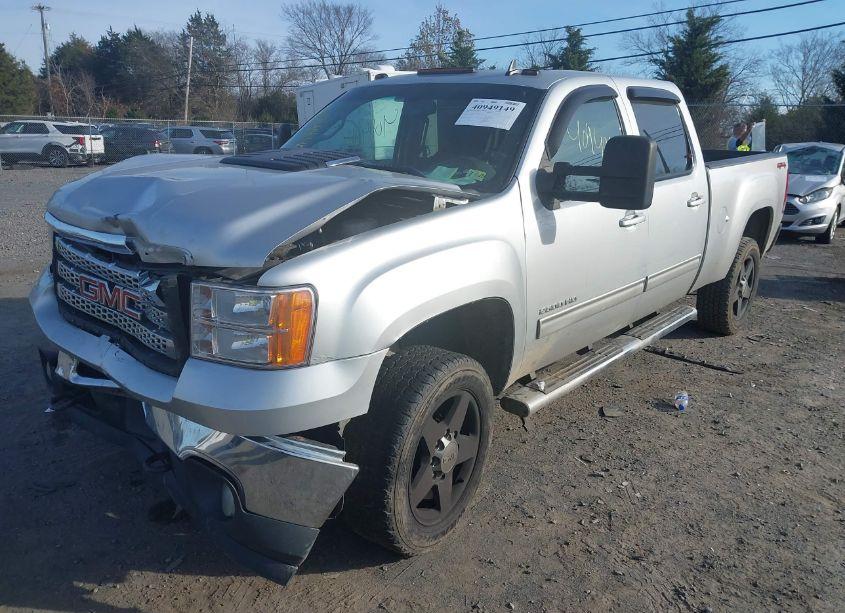 Photo 2 of 2013 Gmc Sierra 2500HD SLT (VIN 1GT121E8XDF211728)