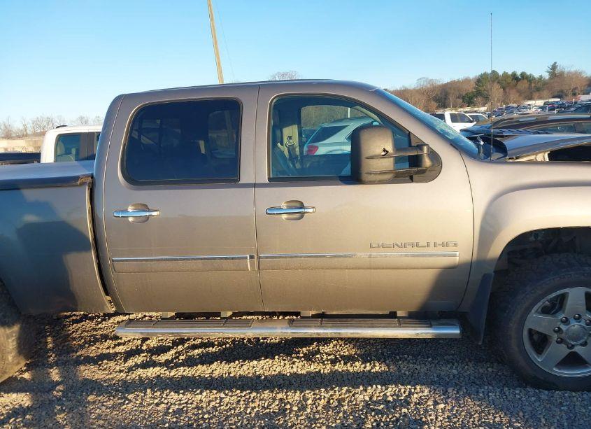Photo 13 of 2014 Gmc Sierra 2500HD DENALI (VIN 1GT125E84EF104912)