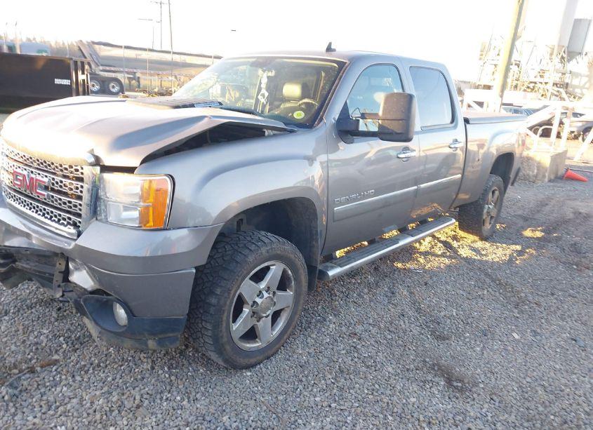 Photo 2 of 2014 Gmc Sierra 2500HD DENALI (VIN 1GT125E84EF104912)