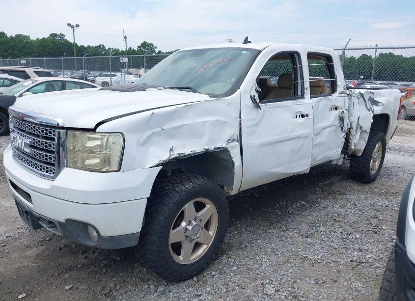 Photo 2 of 2014 Gmc Sierra 2500HD DENALI (VIN 1GT125E88EF108137)