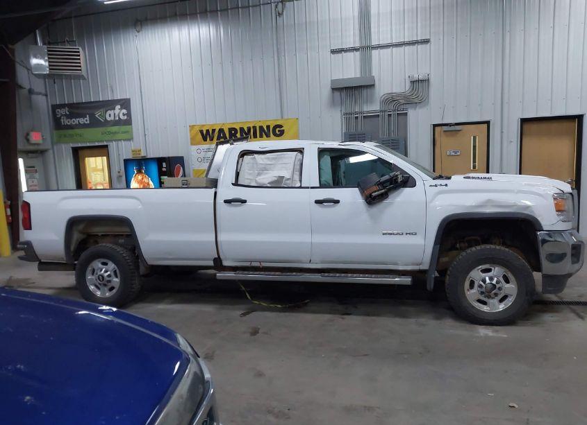 Photo 13 of 2018 Gmc Sierra 2500HD (VIN 1GT12REY0JF155356)