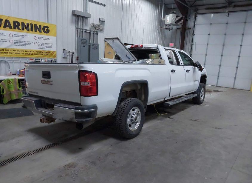 Photo 4 of 2018 Gmc Sierra 2500HD (VIN 1GT12REY0JF155356)