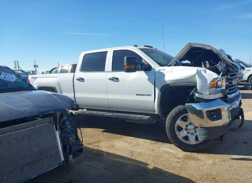 Photo 14 of 2018 Gmc Sierra 2500HD (VIN 1GT12REY5JF225496)