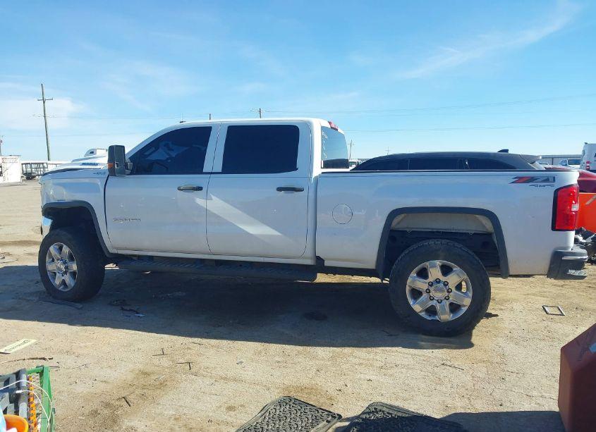 Photo 15 of 2018 Gmc Sierra 2500HD (VIN 1GT12REY5JF225496)
