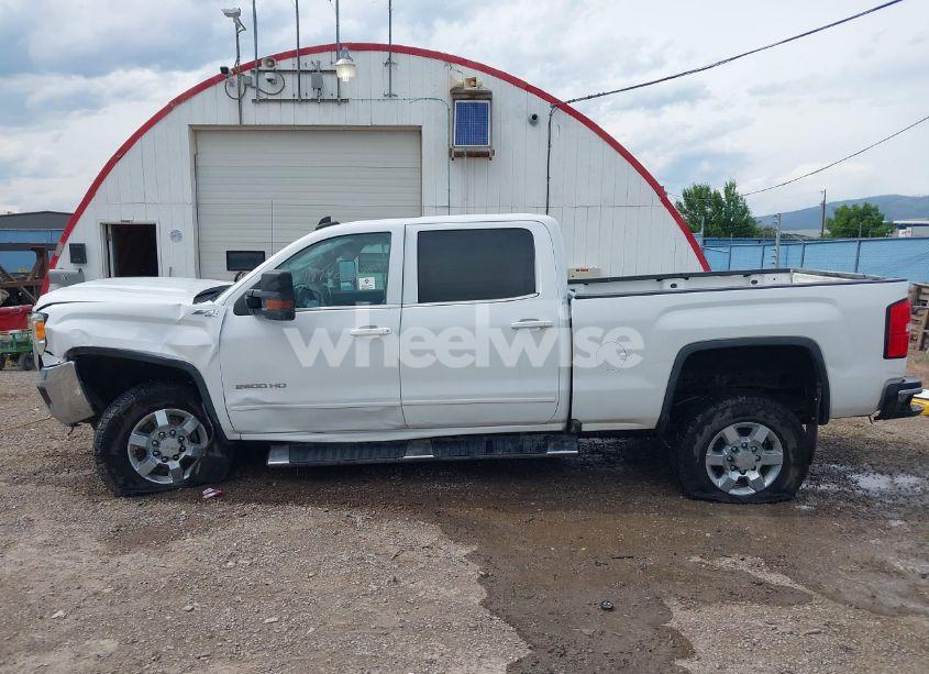Photo 14 of 2018 Gmc Sierra 2500HD SLE (VIN 1GT12SEG5JF253443)